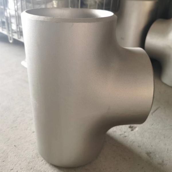 Reliable Connection Butt Weld Equal Tee Black Painting Included