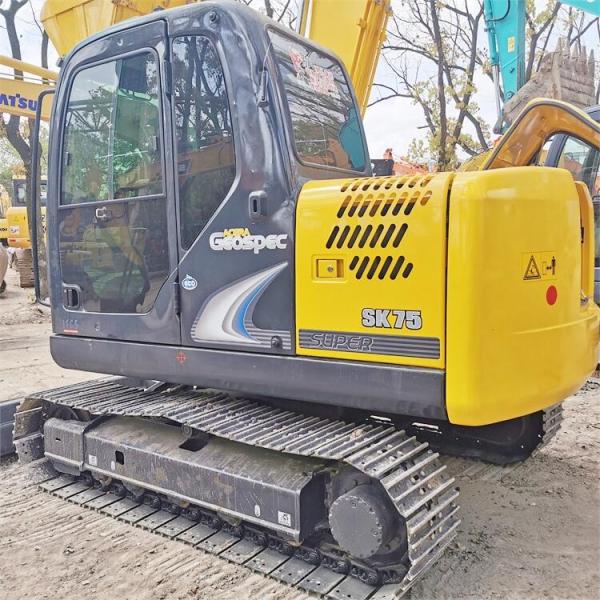 Japón Excavadora original usada Kobelco SK75 en buen estado y tipo de movimiento de cadena de rastreador