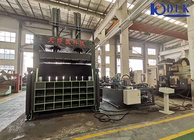 Макулатура 1500*900mm металла гидравлической машины Baler утиля Y82-250 по вертикали