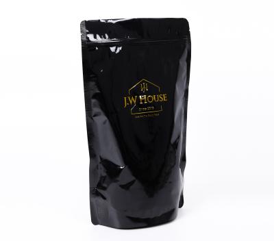 Folha que carimba o suporte de gravação acima do malote do café customizável