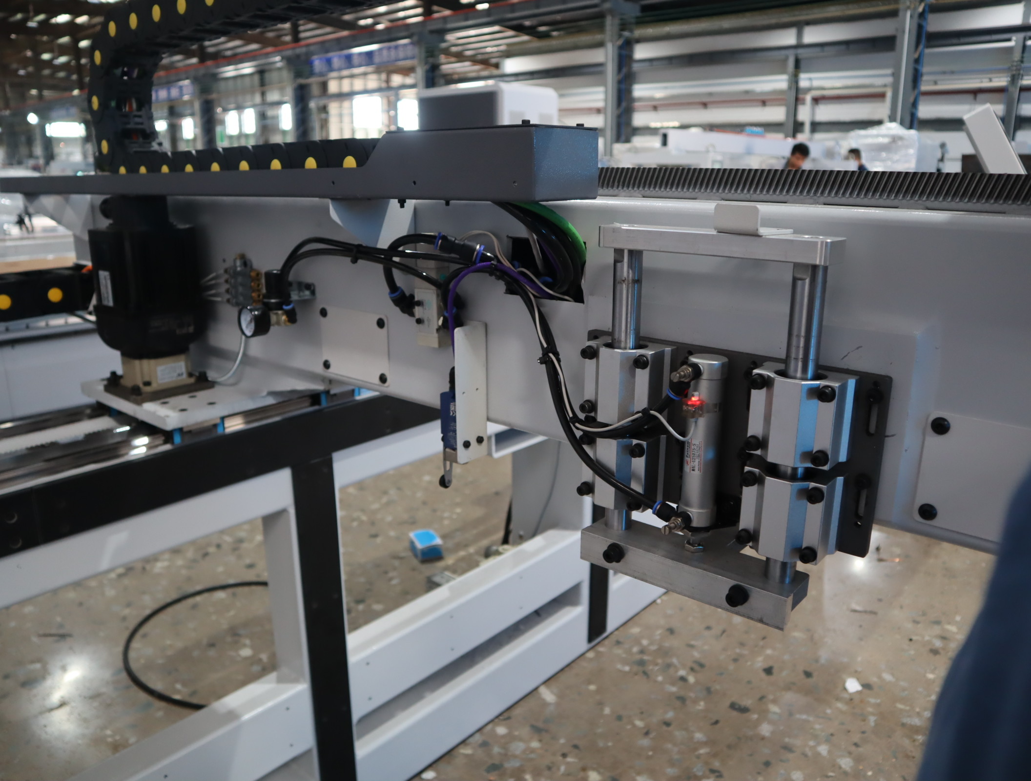 ACM изготовило маршрутизатор панели CNC гибкий с обозначая загрузкой системы разгружая 26kw