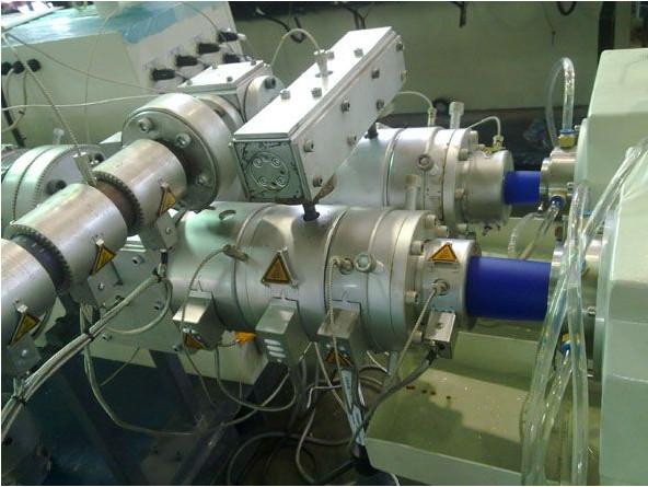 Linha gêmea 150-800kg/H da extrusão da tubulação do Pvc da extrusora de parafuso CE/ISO9001