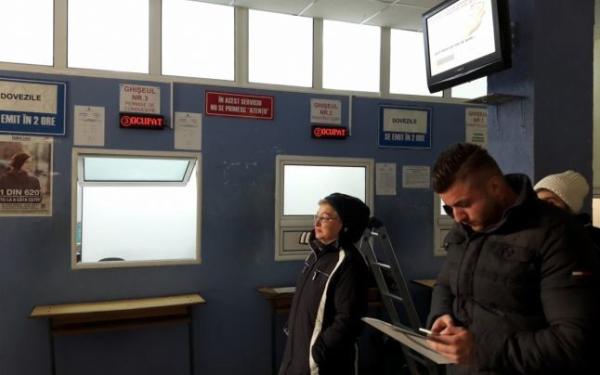 Bank Service Center Waiting Room 4 Rows Queue Token Number Dot Matrix LED Main Display For Queue Management System