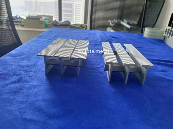 Revestimento de alumínio estampado do pó da segurança da raspagem da barra T6063 forjado para fachadas do Louvre