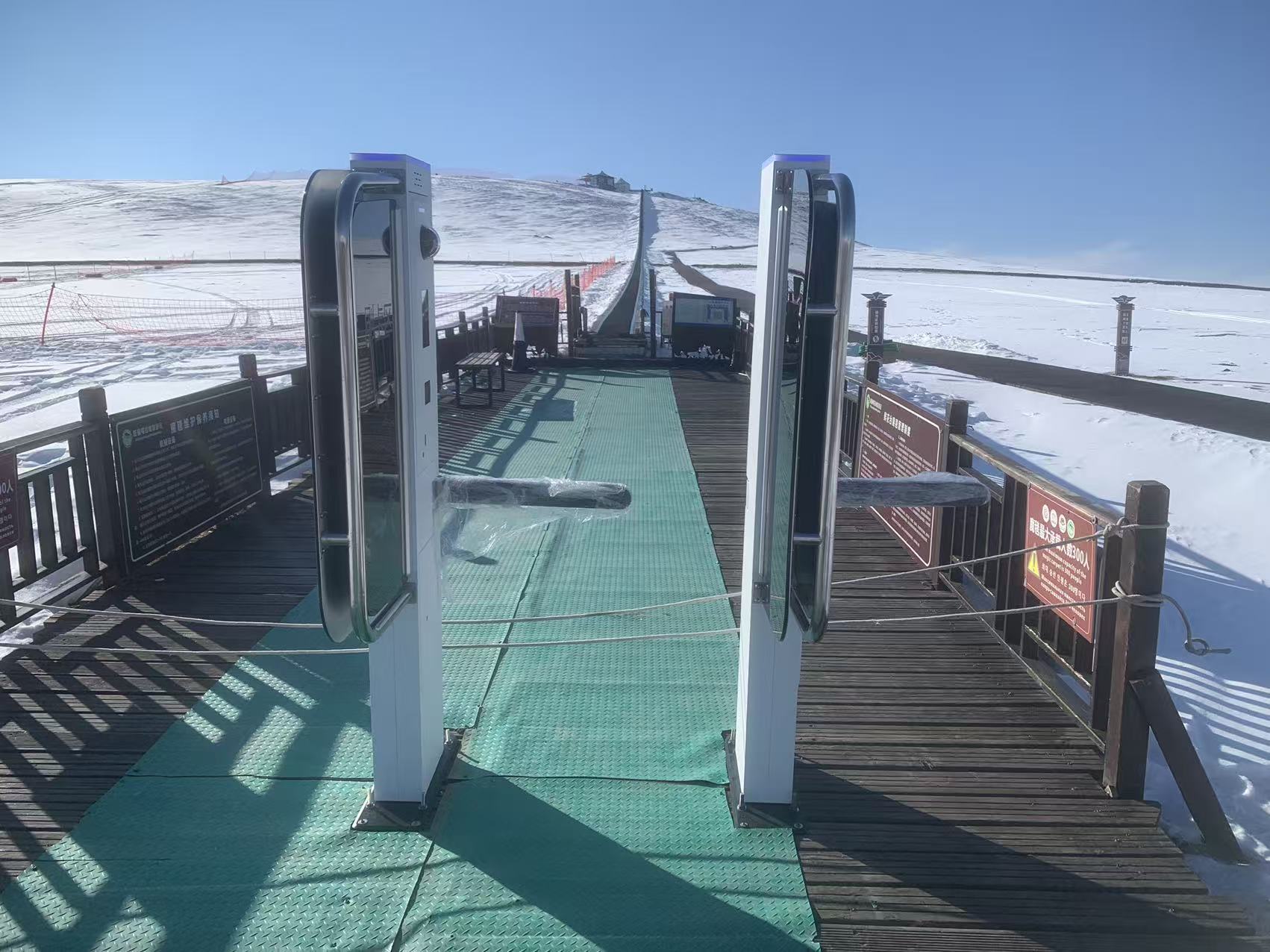 IM-XZB01-01 Intelligent Snow Gate with Brushless Clutch Anti-Collision for Cold-Climate Outdoor Environments and Multiple Verification Methods