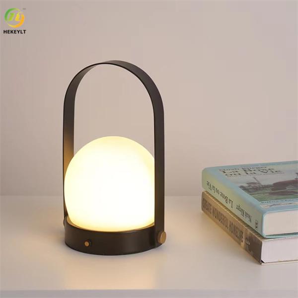 Утюг приведенный и стеклянная белизна/золото/черная настольная лампа ухода за больным для спальни