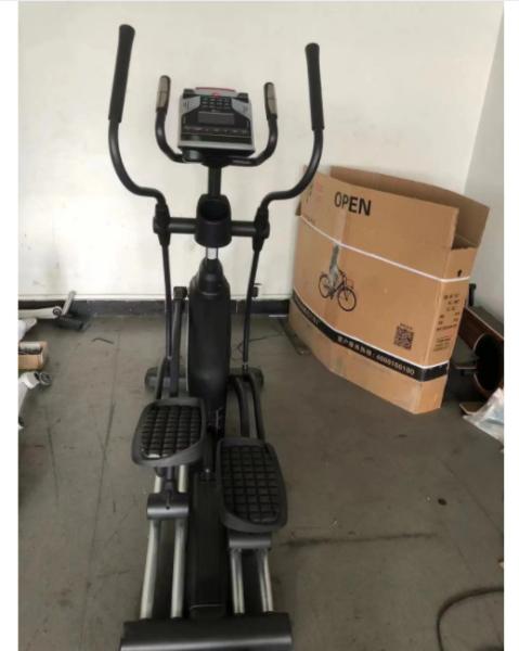 ISO9001 Elliptical Gym Equipment Exercise Elliptical Bike Loading 150kg