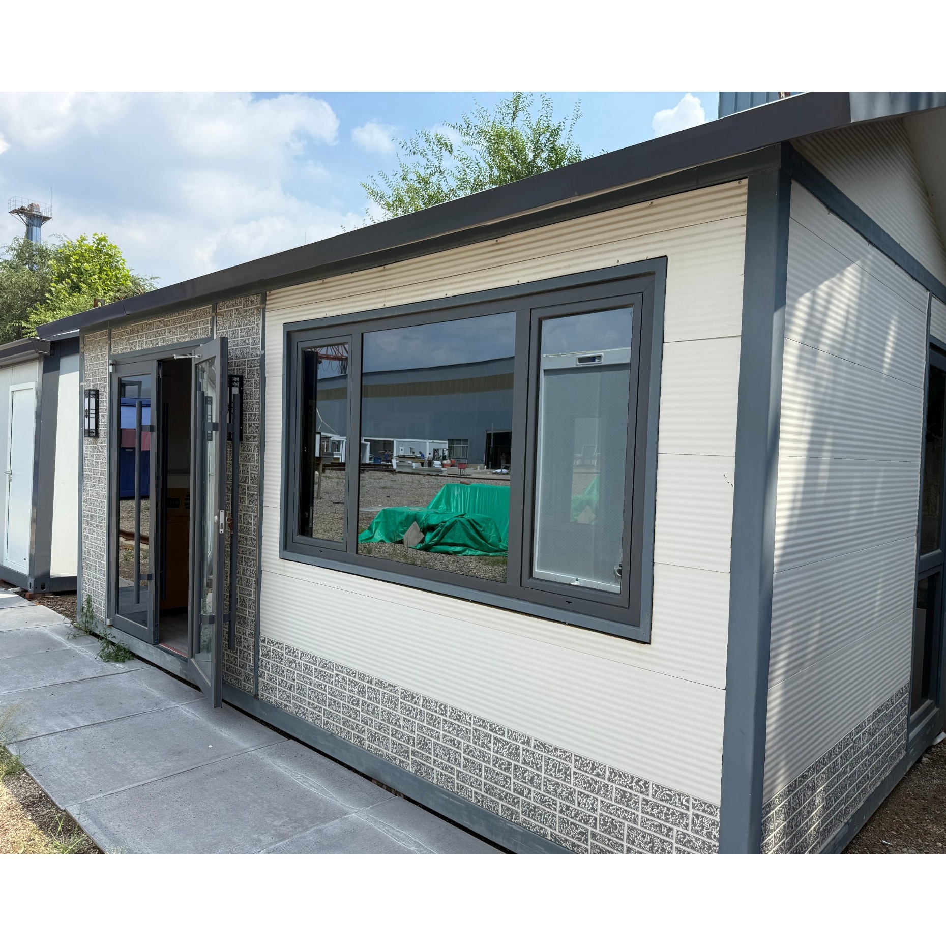 Manufactory Direct Luxury Tiny House Container Quick Assembly and Space Optimization for Workshops Multi-Functional Waterproof