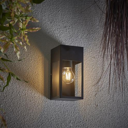 Traditonal Solar Garden Wall Lights 5V 2W Black Outdoor Solar Lanterns