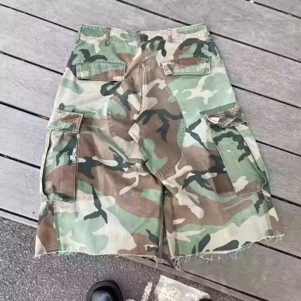 Fabricante personalizado ropa callejera cortada Dtg Impresión bolso de gran tamaño rasgado camuflaje camuflaje camuflaje pantalones cortos de carga para hombres