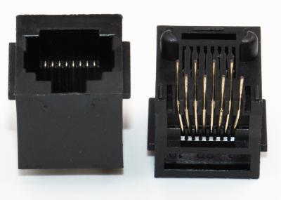 RJ45 de abrigo preto através da entrada superior vertical do ângulo direito do conector do furo