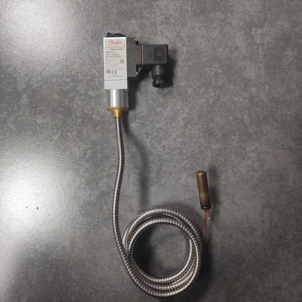 Améliorez vos opérations avec le levier de commande hydraulique du joystick Danfoss 061B810466 pour les applications industrielles et mobiles