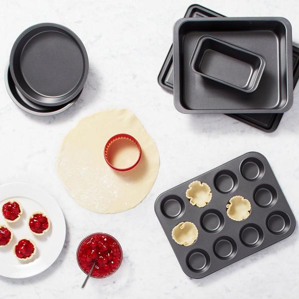 FDA LFGB Certification Nonstick Bakeware Set round square pan muffin pan loaf pan cookie sheet