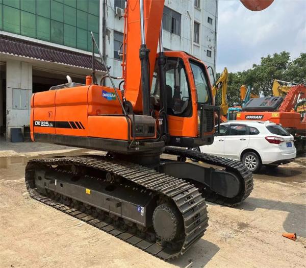 Excavateur hydraulique d'occasion japonais