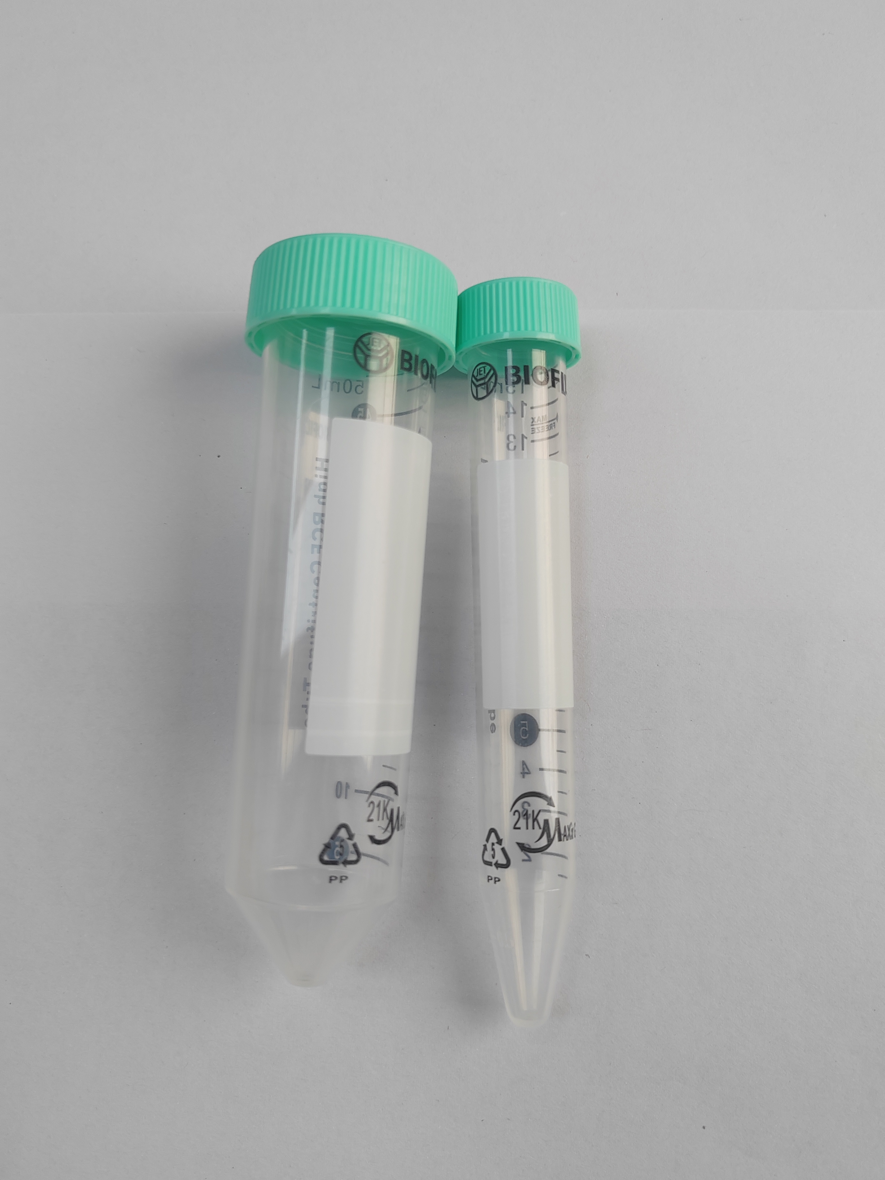 Lab Disposable Falcon Tube 15ml 50ml Pyrogen-Free Plastic Conical Centrifuge Tube with Screw Cap Made from PP Material