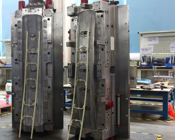 Top Frame Deformable Product Plastic Injection Mould For Automotive Interior