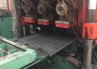Plataforma industrial característica galvanizada grating de aço serrilhada do mergulho quente