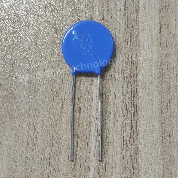 B72220S0300K101  47V 2kA Varistor 1 Circuit Through Hole Disc 20mm