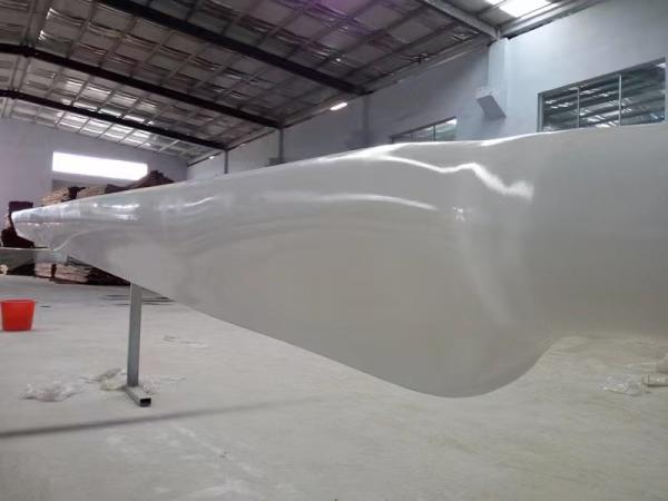 500 Kilograms FRP Wind Turbine Blades Twisted Blade Type Made of Fiber Reinforced Plastic