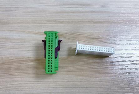 Plastic 32 Pin  Automotive Wire Connectors Female With Clip Green Color