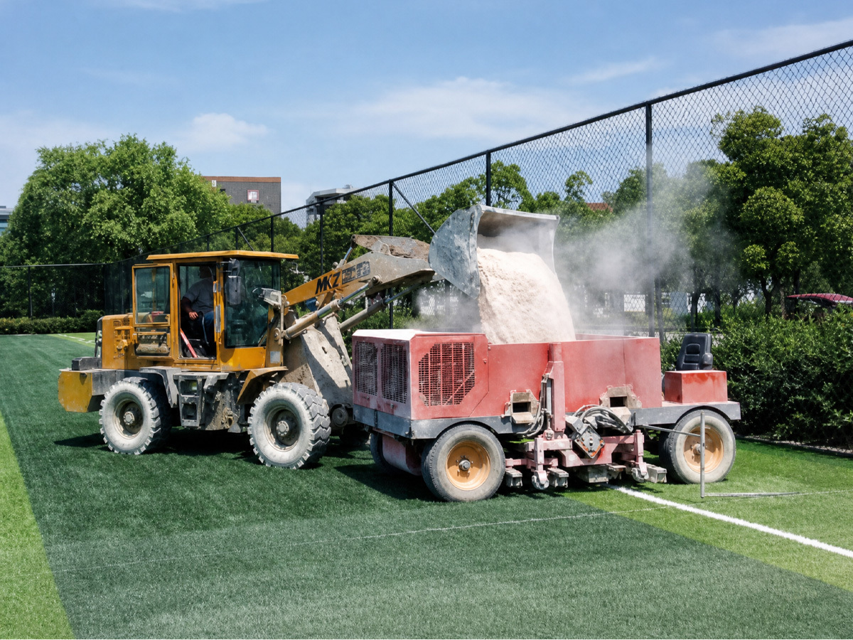 Artificial Turf Infill Machine | 1400mm Width, 1500kg Capacity