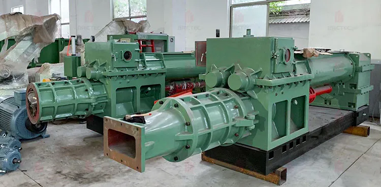 Machinerie de fabrication de briques Extrudeuse compacte pour la production de briques à feu d'argile avec un petit investissement