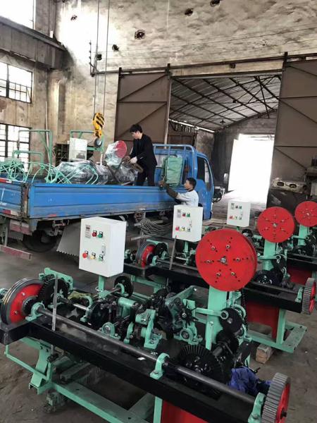 Positive and Negative  Standard Barbed Wire Making Machine Good Supplier High Tensile