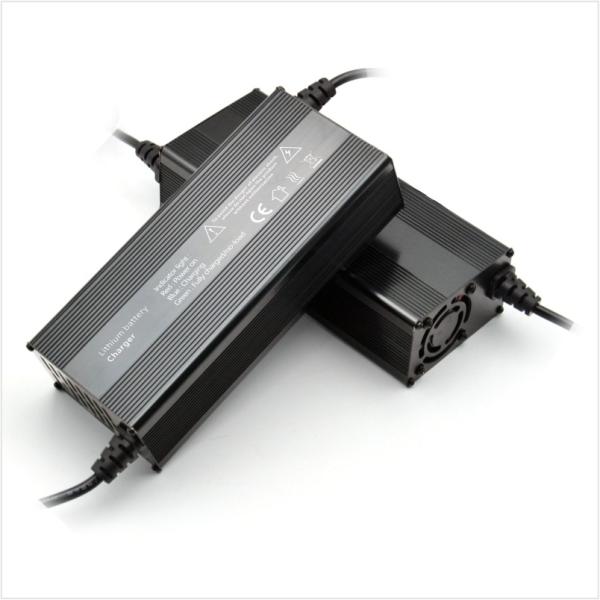 Proteção contra sobrecarga de veículos elétricos Carregadores de baterias de iões de lítio Carregador de iões de lítio YM-R15-LK1