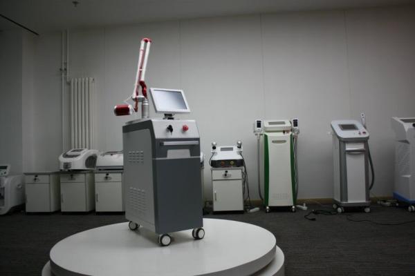 Highly praised by customers,multifunctional medical laser machine,steel body shell,ND Yag Laser Machine