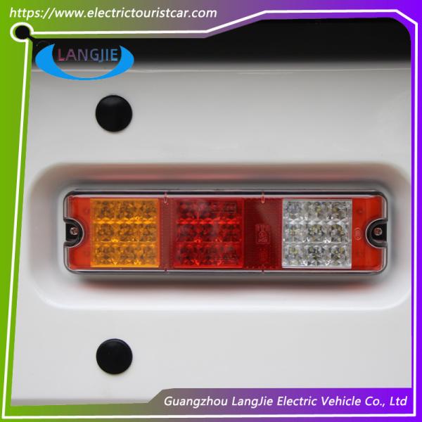 Carro bonde azul compacto da bagagem para os aeroportos a favor do meio ambiente