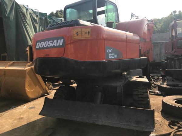                  High Effective 6 Ton Mini Wheel Excavator Doosan Dx60W for Sale, Used Doosan Popular Small Mobile Digger Dx60W Dx55W R60W R55W Hot Sales             