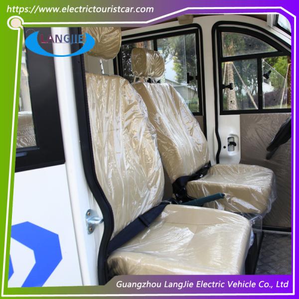 Полицейская патрульная машина с высоким уровнем воздействия