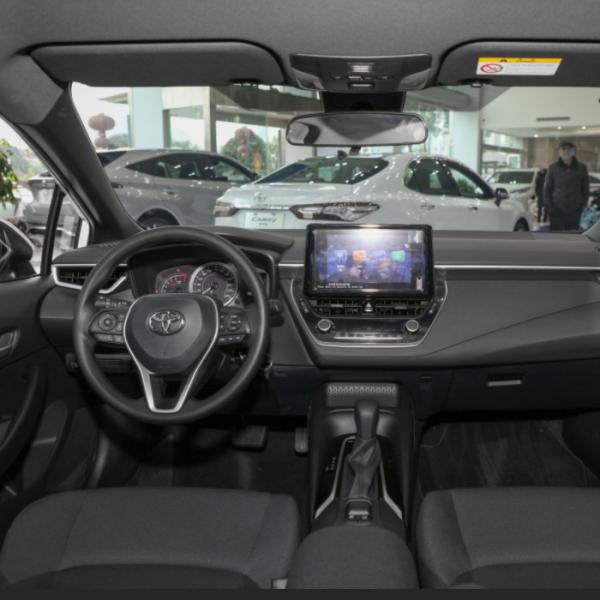 Sedán compacto pionero 2022 de la caja de los asientos 3 de la puerta 5 de la gasolina 4 del sedán de Toyota Lavin TNGA 1.5L CVT