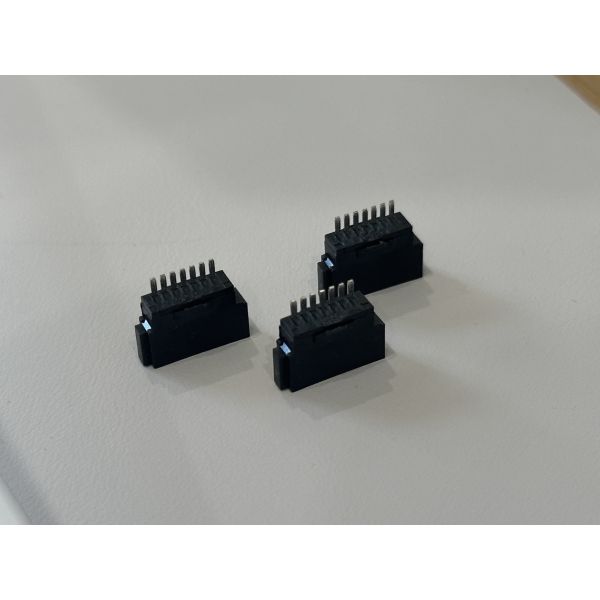 SATA 7P SMT female PCB connector, 1.27mm pitch gold-plated terminals, right-angle board mount, high-speed data signal transmission, customization for server, storage, automotive electronic devices