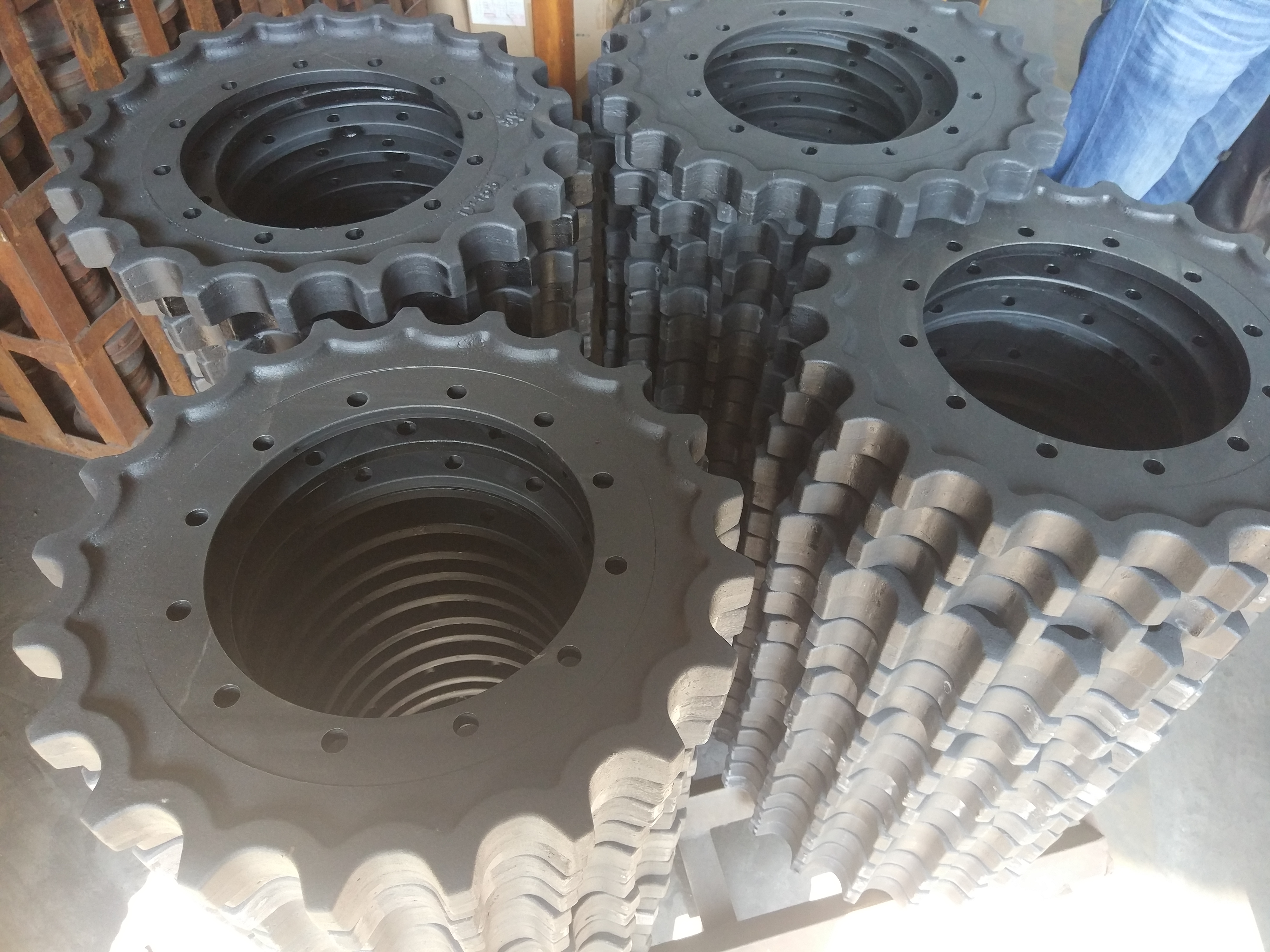 Черные части Undercarriage колеса цепного колеса экскаватора цвета