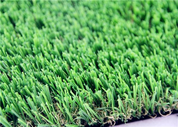 Anti - altura artificial da pilha do relvado 35MM da falsificação da grama do jardim durável UV do animal de estimação