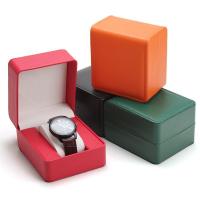 Boîte de rangement de bijoux de montre en cuir en PU faite à la main avec logo personnalisé et intérieur bordé