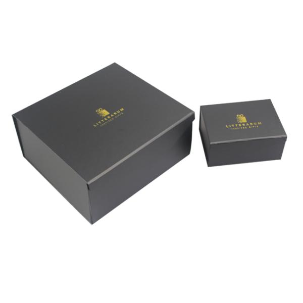 Luxury Matte Noir magnétique pliant en feuille chaude Logo Vêtements Custom Vêtements Custom Boîtes d'emballage
