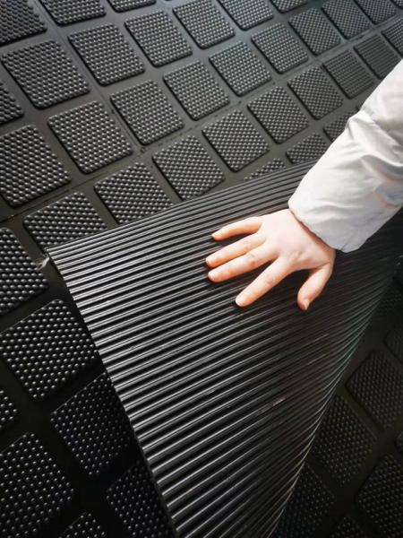 Rubber Dairy Interlocking Horse Mats Anti Knock Thickness 15mm