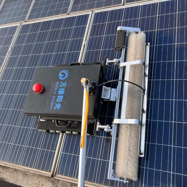 5 Hours Endurance Time Telecontroled Crawler Washer for Solar Panel and Roof Cleaning