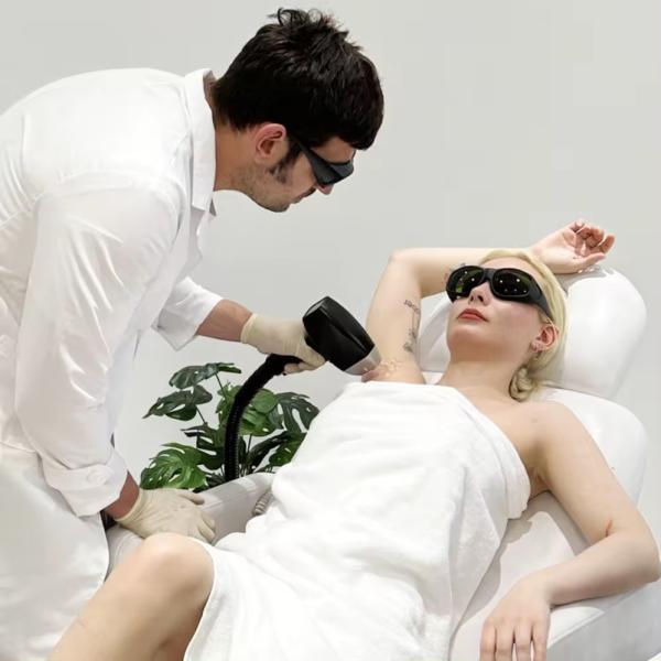 Medical Grade Titanium Diode Laser Hair Removal Machine 4 Waves