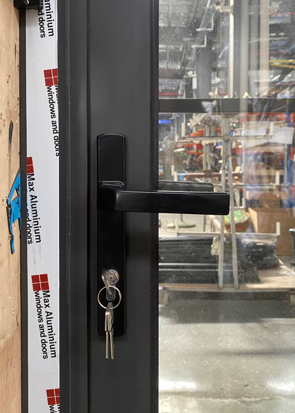 Entrance Solution for Australian Pet‑Friendly Villas | AS‑Standard Aluminium Glass Entry Door
