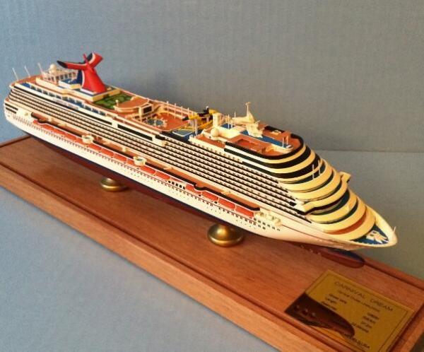 Scale 1:900 Outdoor Decoration Carnival Dream Cruise Ship Model With Alloy Diecast  Anchor Material