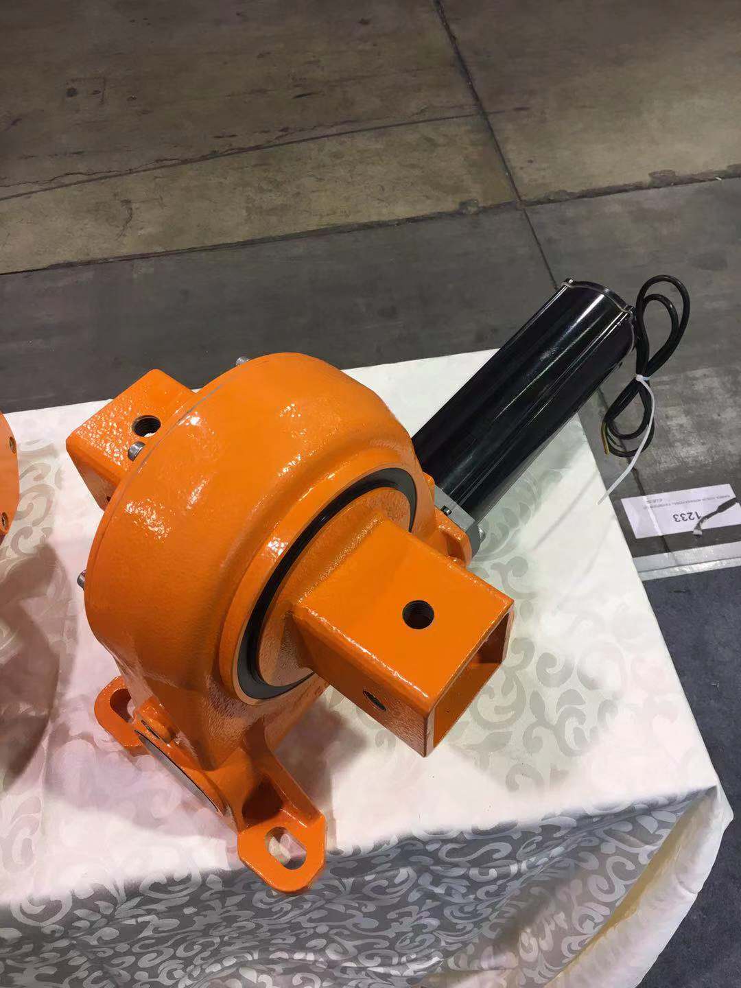 High Duty Single Axis Slew Drive Ve7 Solar Tracker Slewing Drive