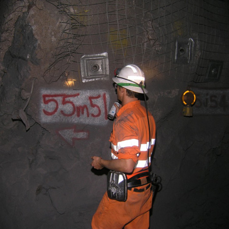 500ml Mine Marking Paint Spray with 350g Net Weight and 7500 Pieces MOQ for High-Visibility Line Marking