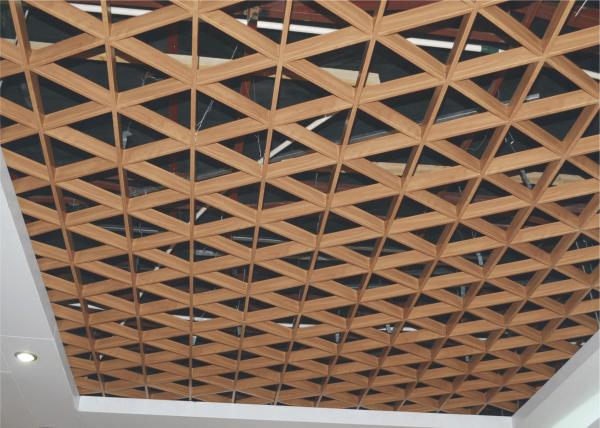 teto triangular da grade do metal da galeria verde durável/materiais de construção decorativos do metal