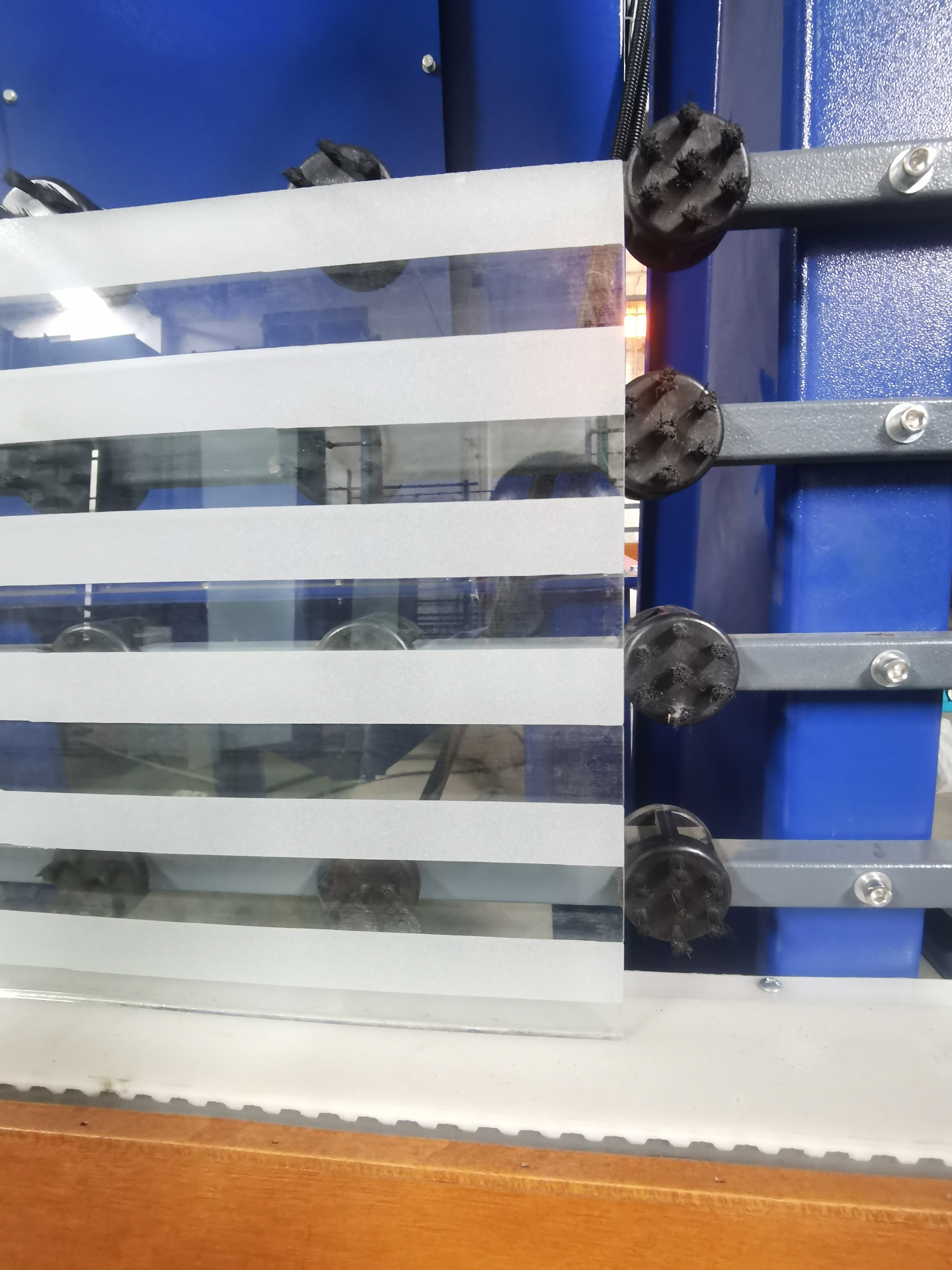 Industrial Automatic Vertical Glass Sandblasting Machine For Sandblast Glass / Mirror