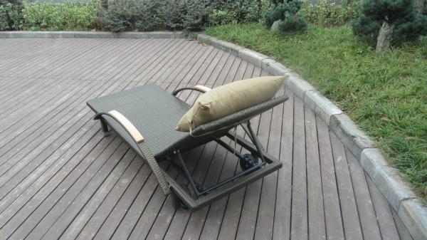 Modern Rattan Sun Lounger , Folding Lounger With Side Tea Table