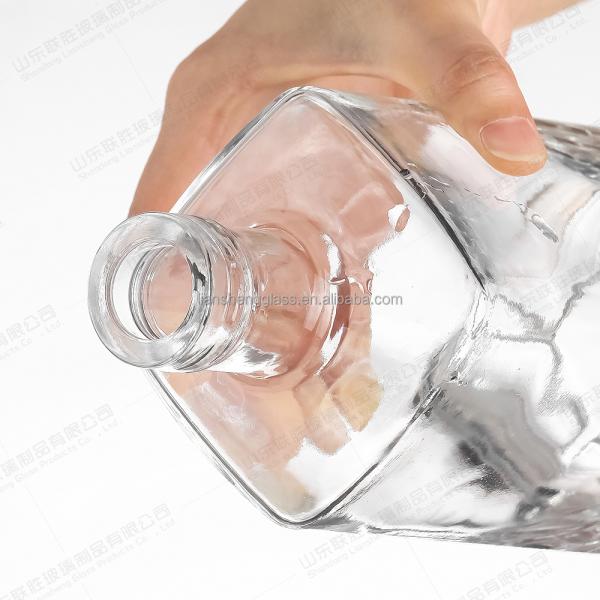 Clear Surface Handling 250ml 500ml 700ml 750ml Custom Square Empty Liquor Glass Bottles