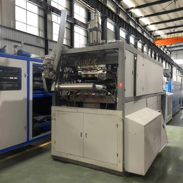 Machine de fabrication de tasses en plastique jetable avec une puissance de chauffage de 7,5 kW